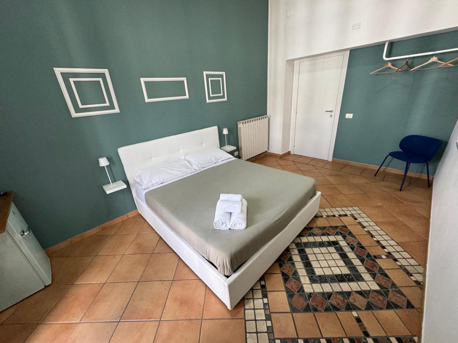 Morant Guest * Naples