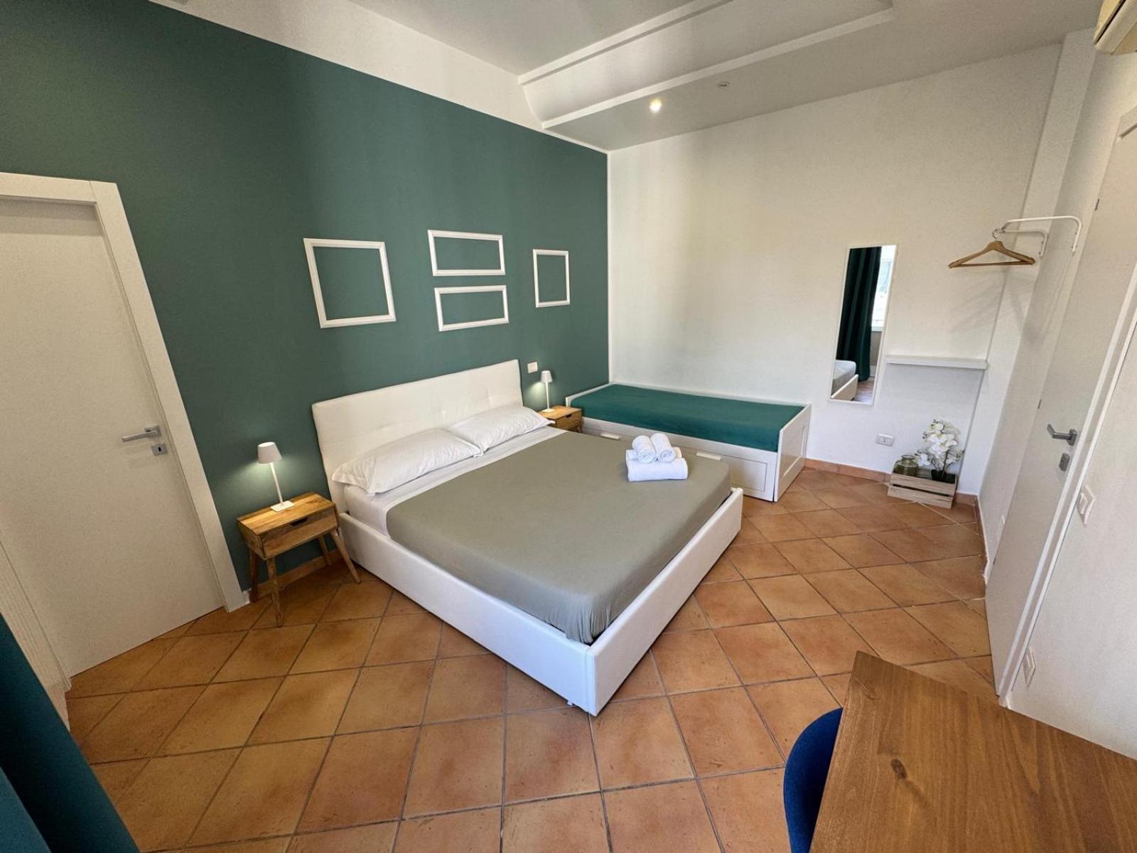 Morant Guest Naples