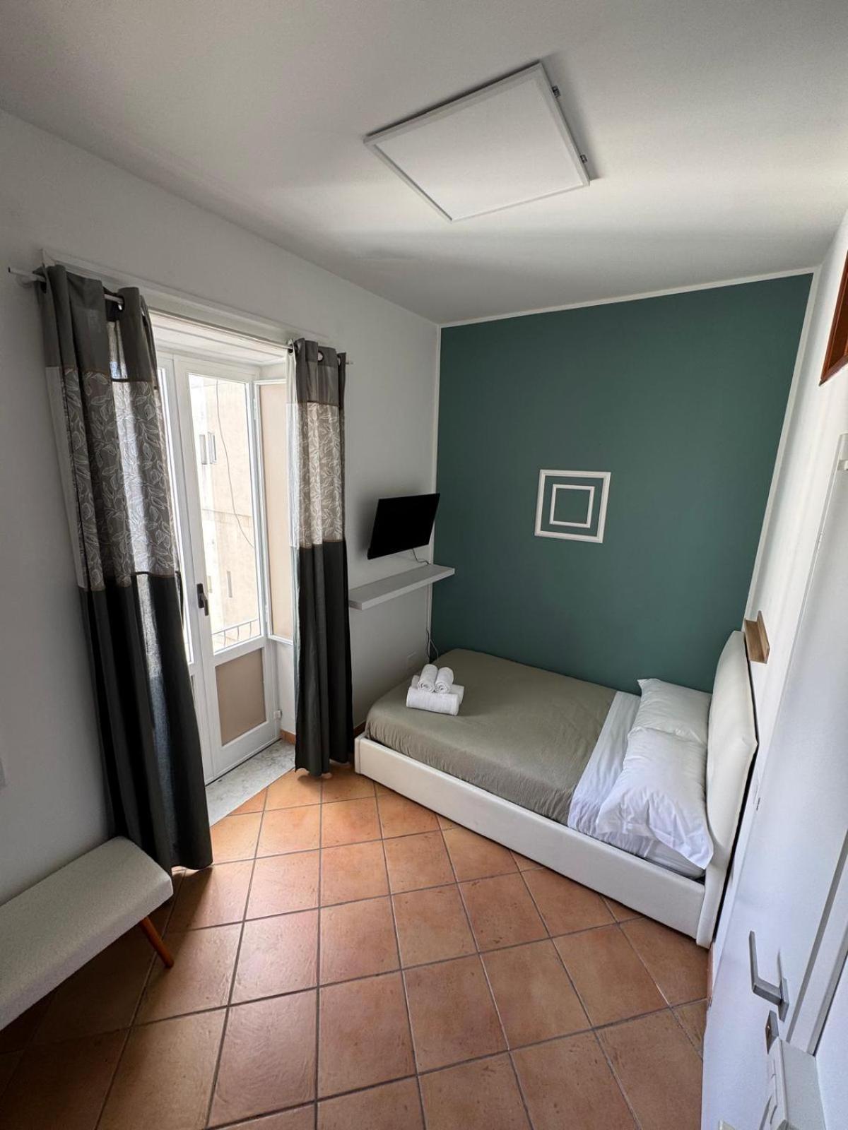 Morant Guest Naples