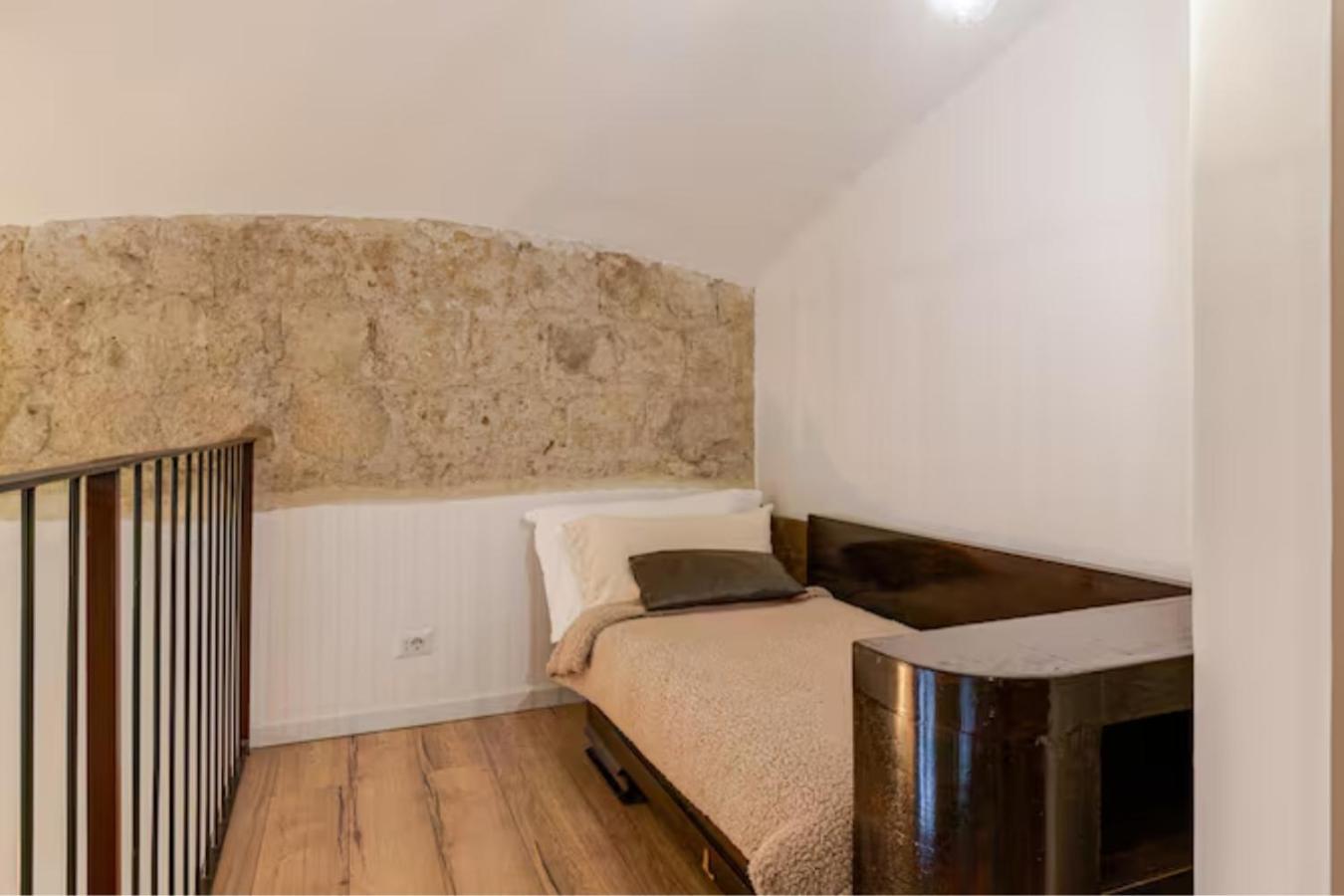 Loft Apartment *