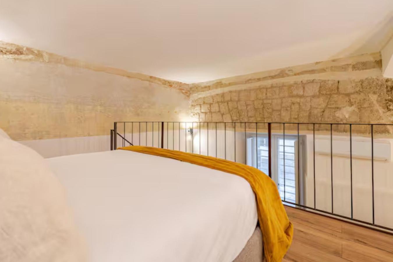 Loft Apartment *