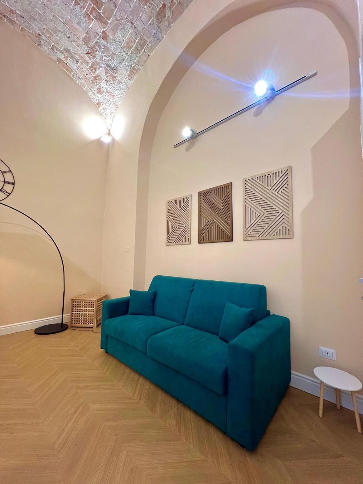 Friends House * Naples