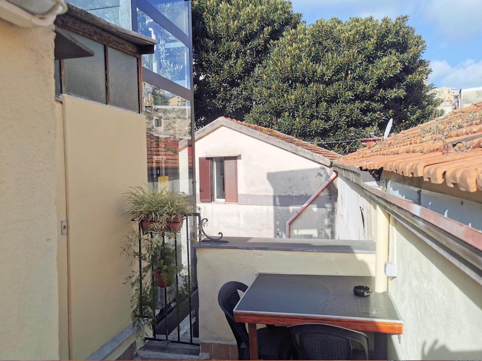 Apartment Casetta Correra Relax Con Terrazzo E Confortevole Smart Working Nel Centro Di Napoli *