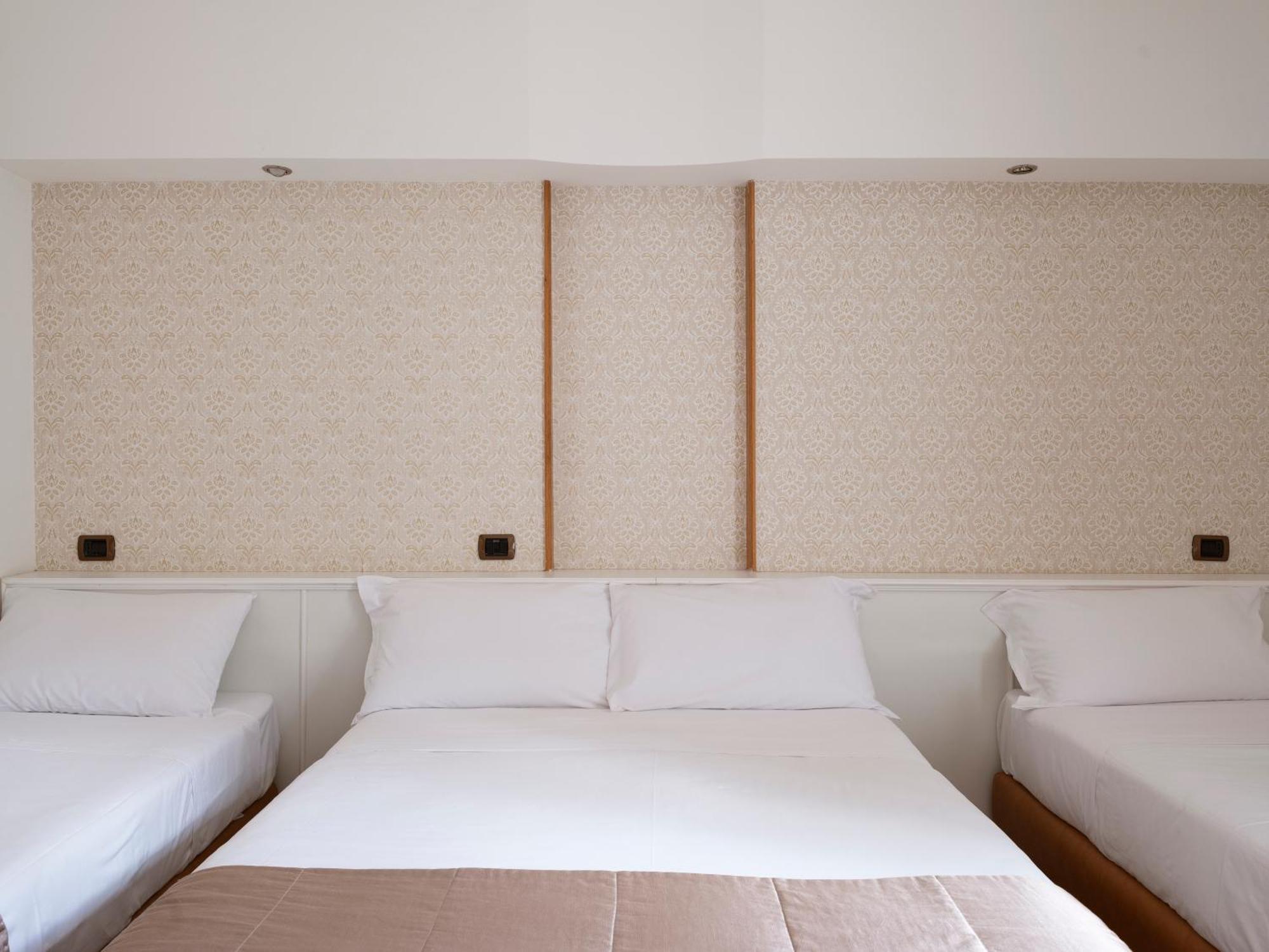 Grand Europa & Restaurant 3* Naples
