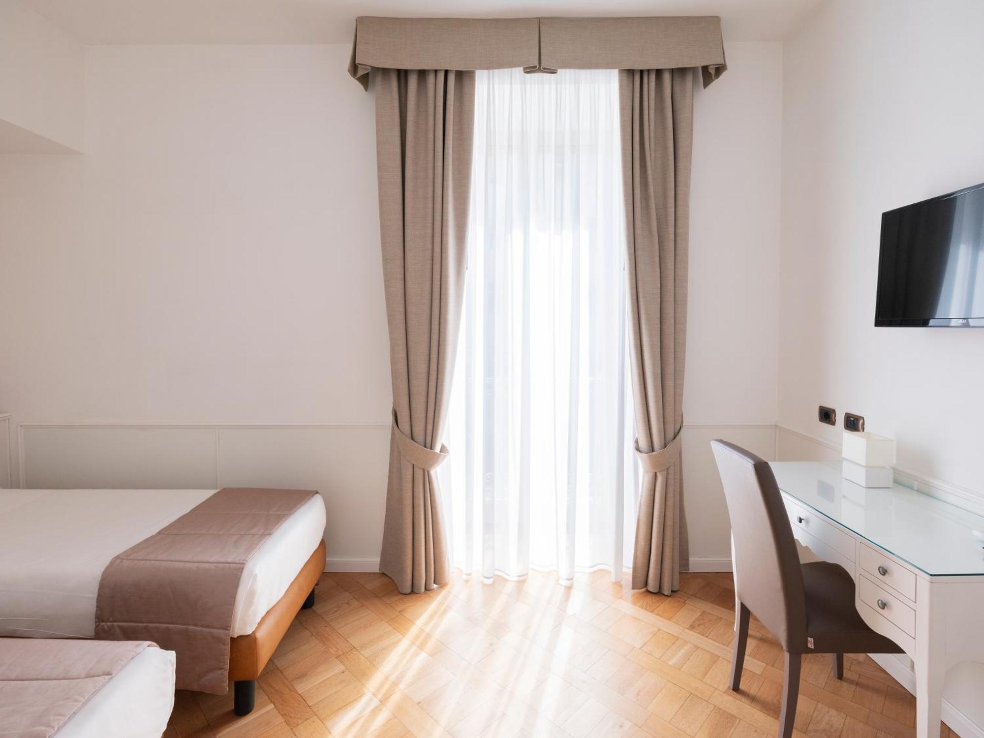 Grand Europa & Restaurant Hotel Naples