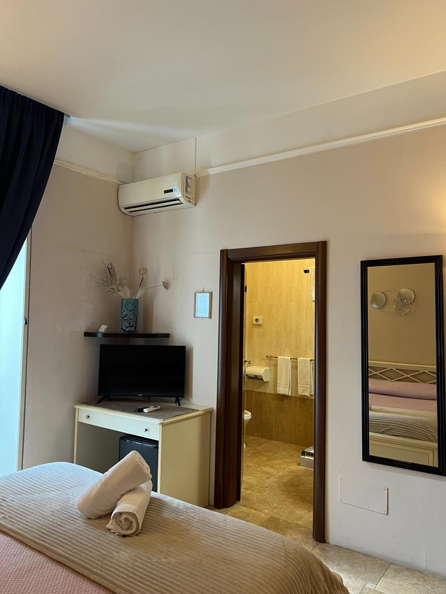 La Dimora Di Nettuno Bed & Breakfast Naples