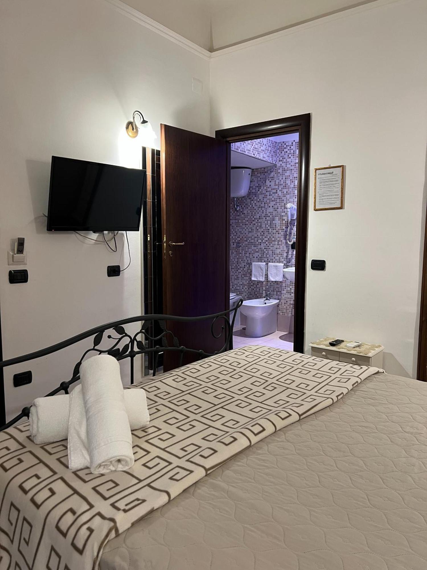 La Dimora Di Nettuno Bed & Breakfast Naples