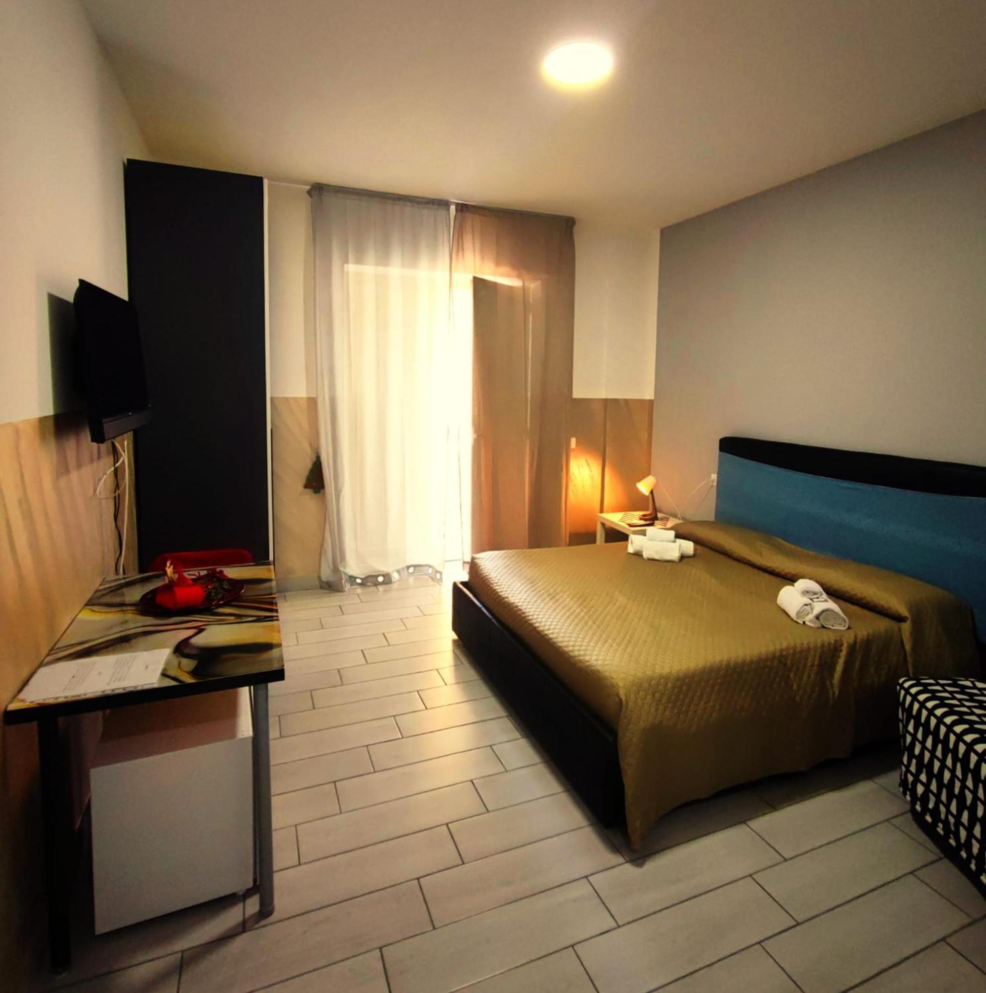 Neapolis Center 2* Naples