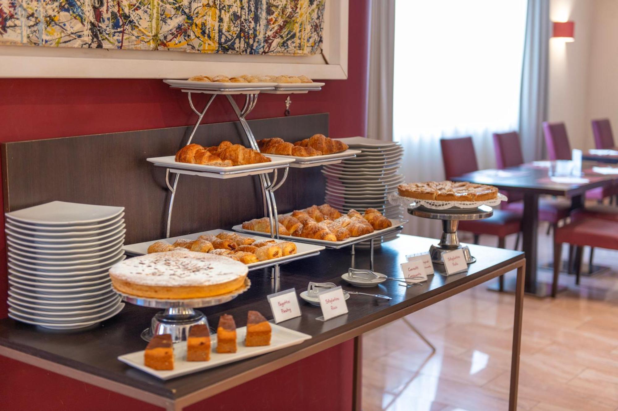 Nuvo Hotel 4*