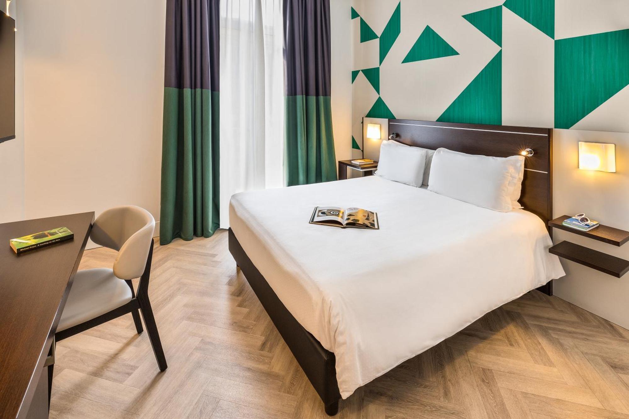 Hotel Mercure Centro Angioino 4*