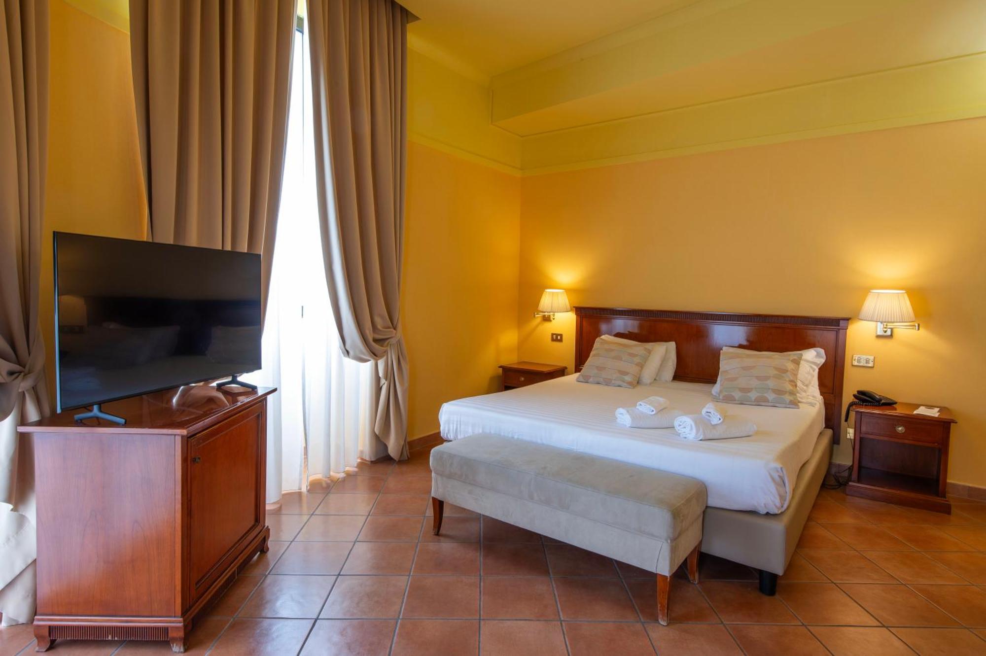 Nuvo 4* Naples