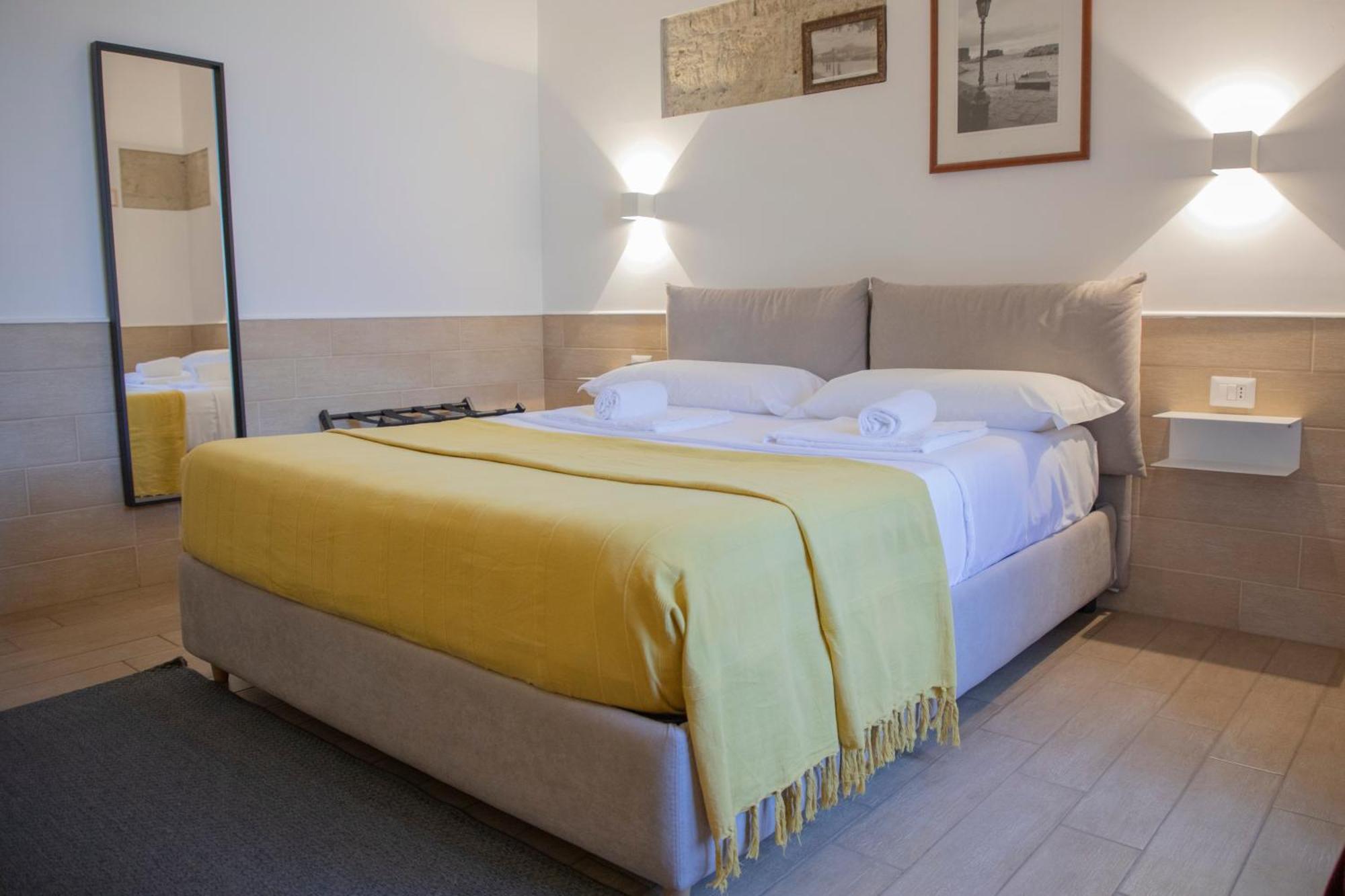 H22 Hotel Naples