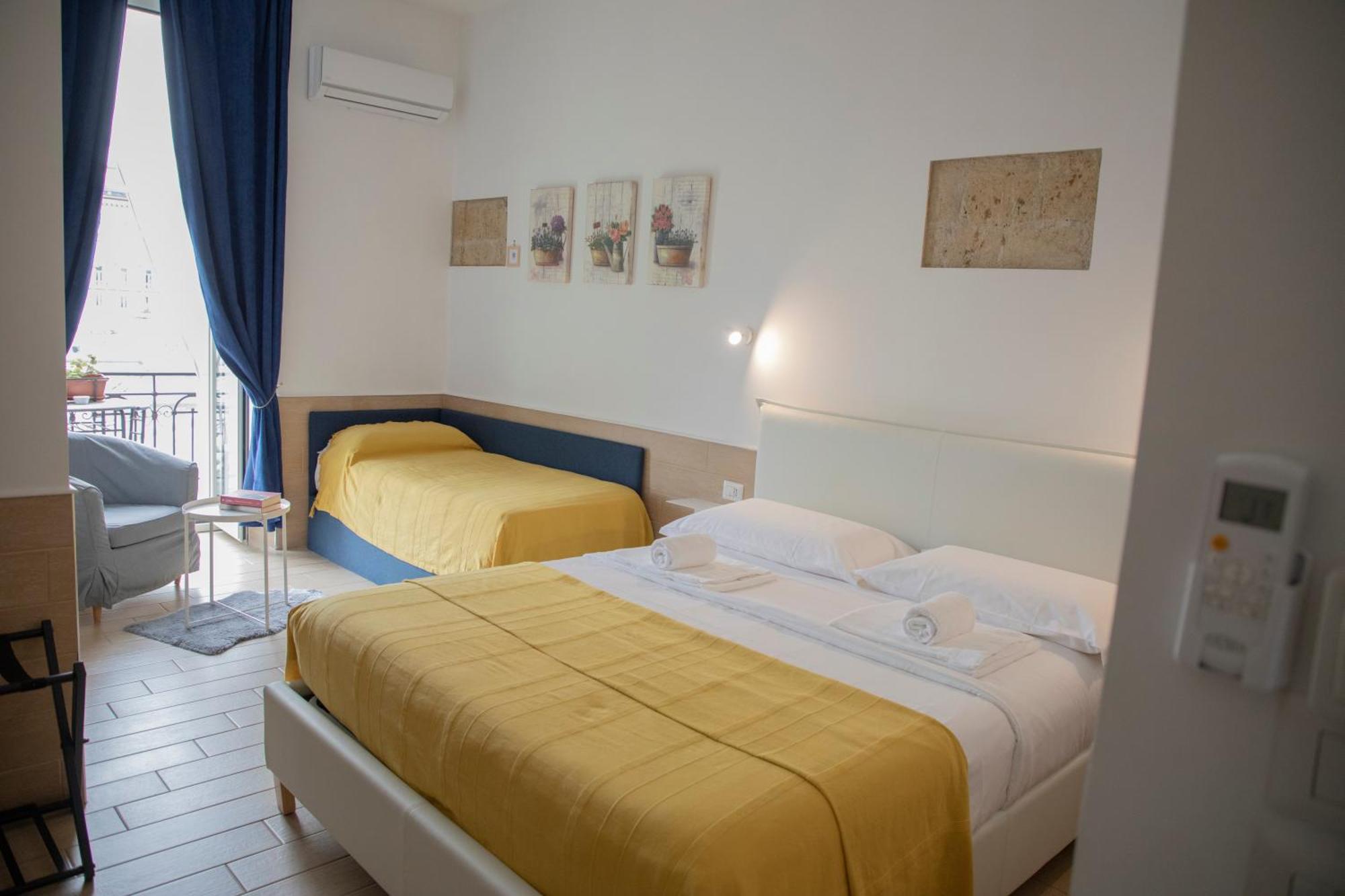 Hotel H22 Naples