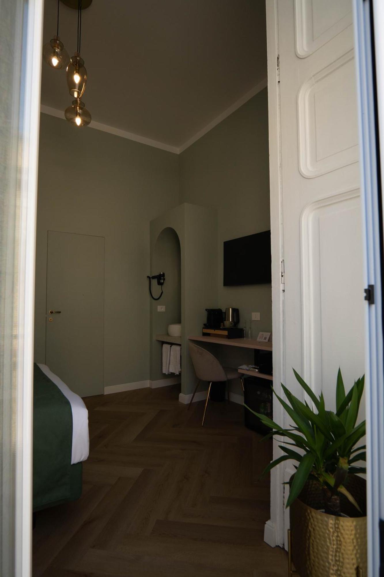 Boutique Luxury * Naples