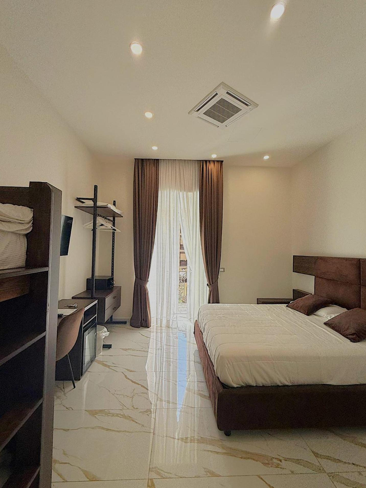 Hotel Auroom Naples