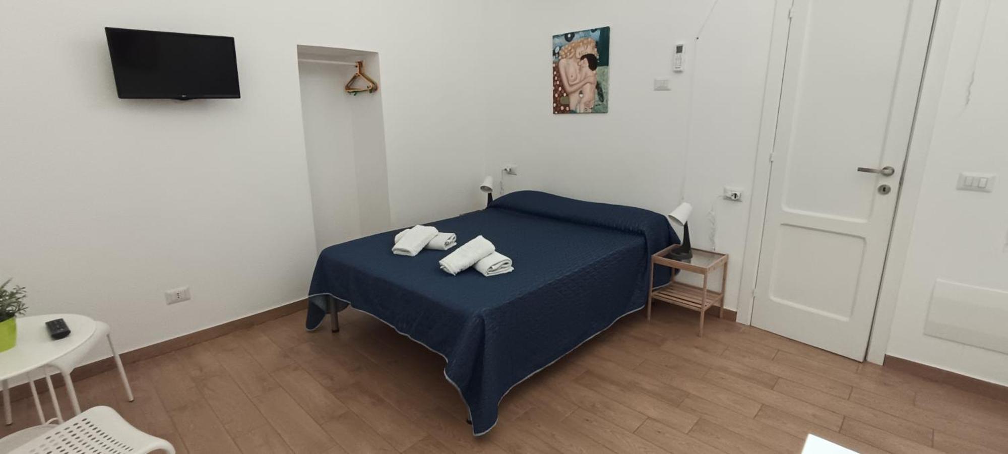 Casa Laura Oliva Mancini * Naples