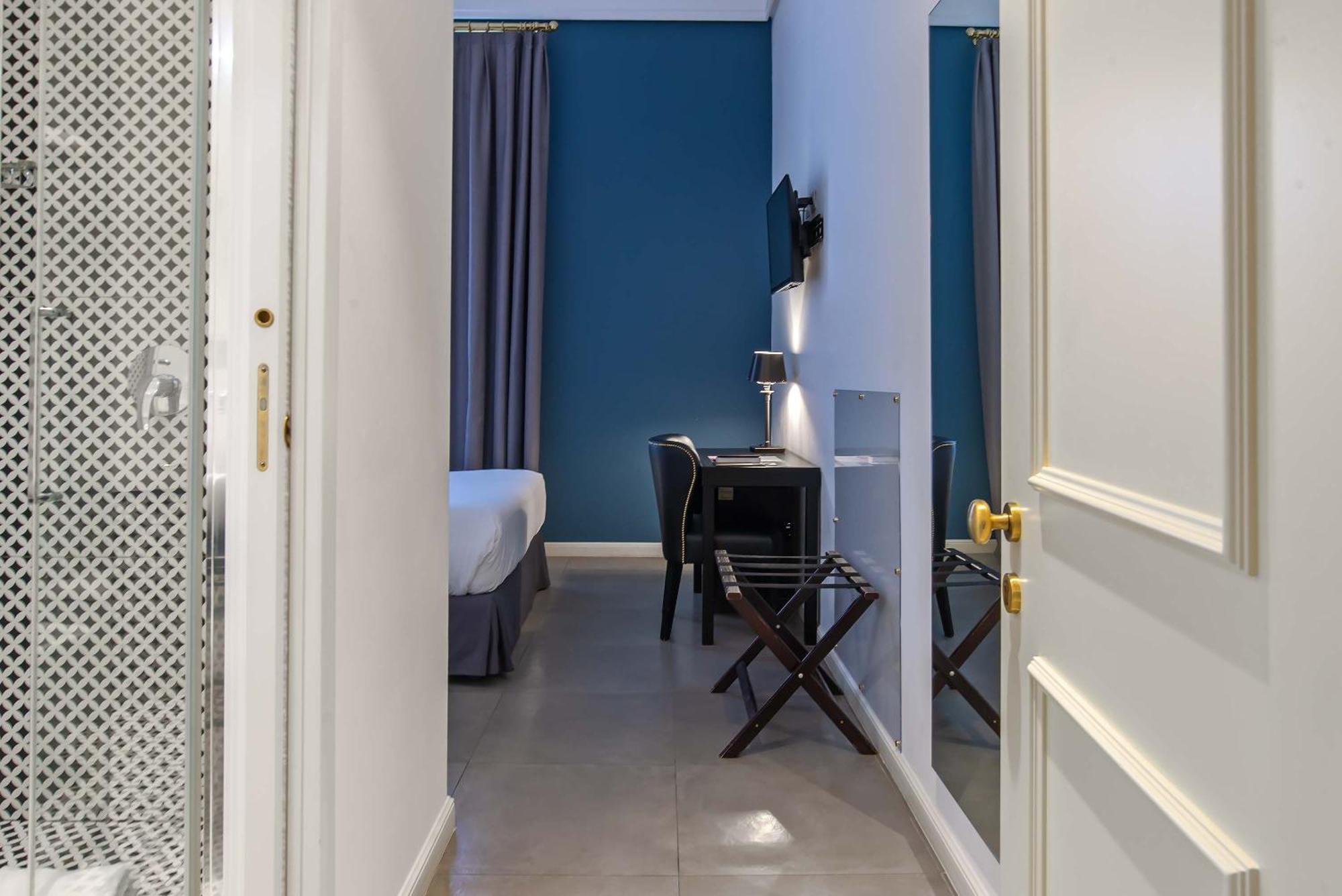 Boutique Metro 900 Naples