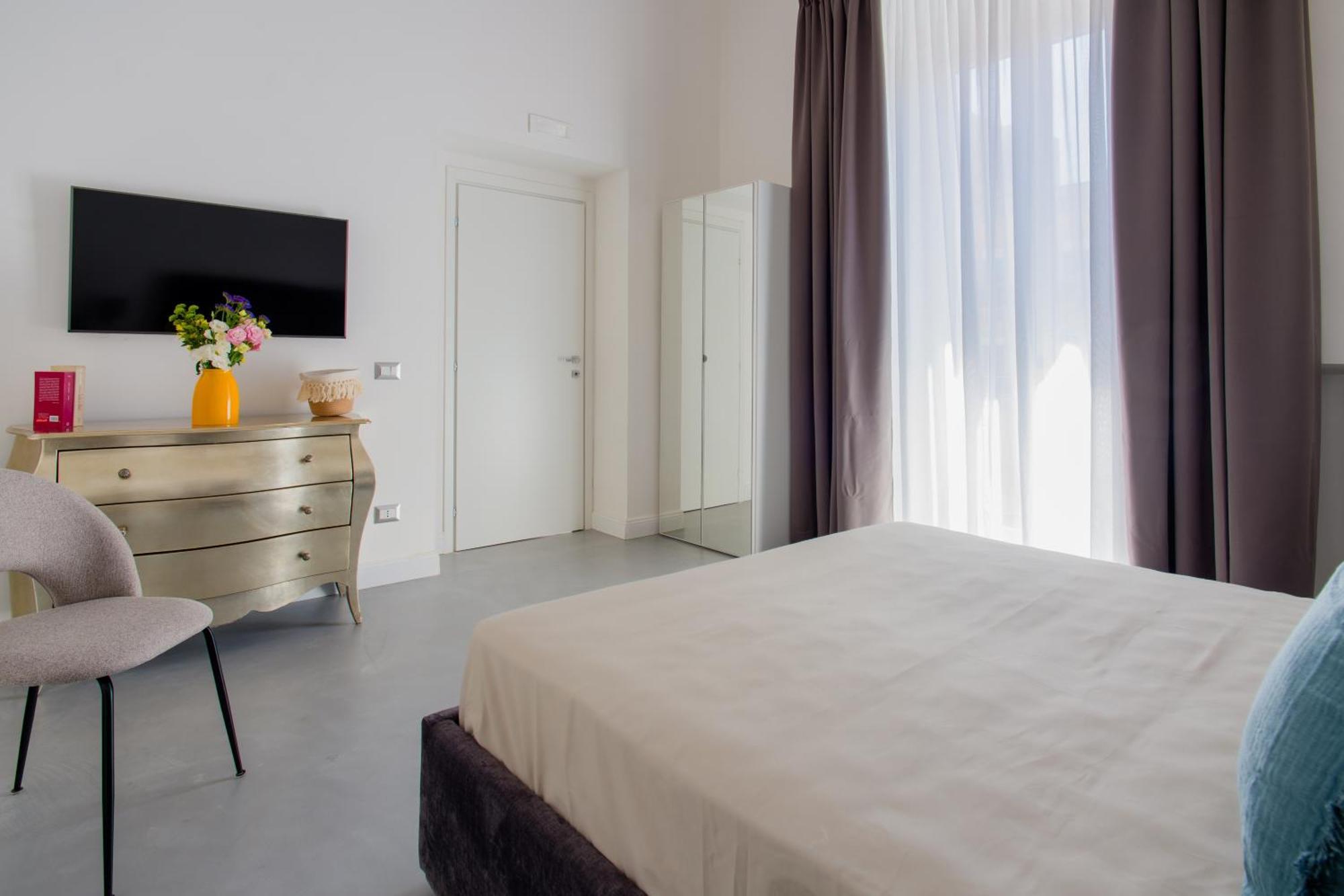 B1flat Mergellina - *