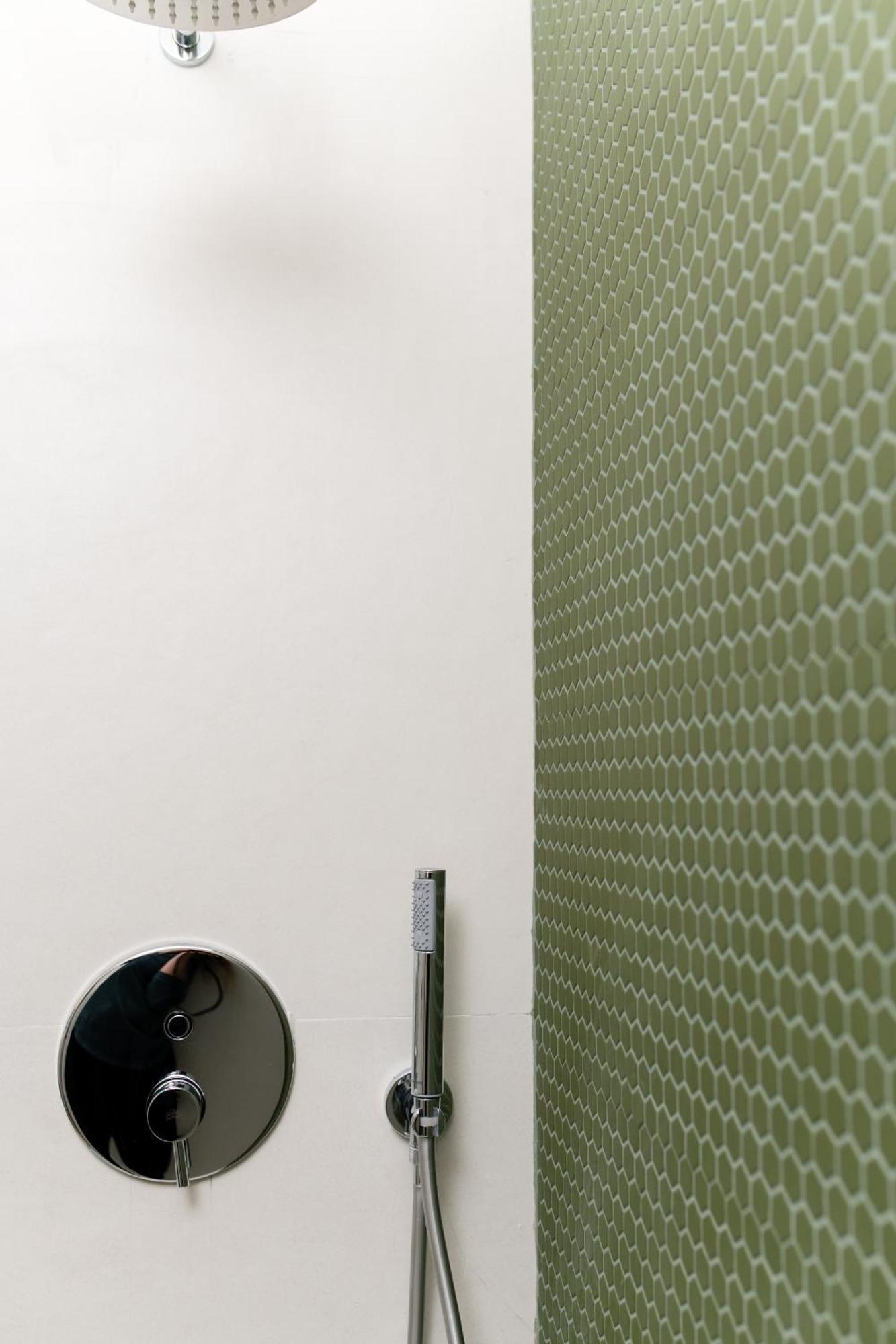 B1flat Mergellina - *