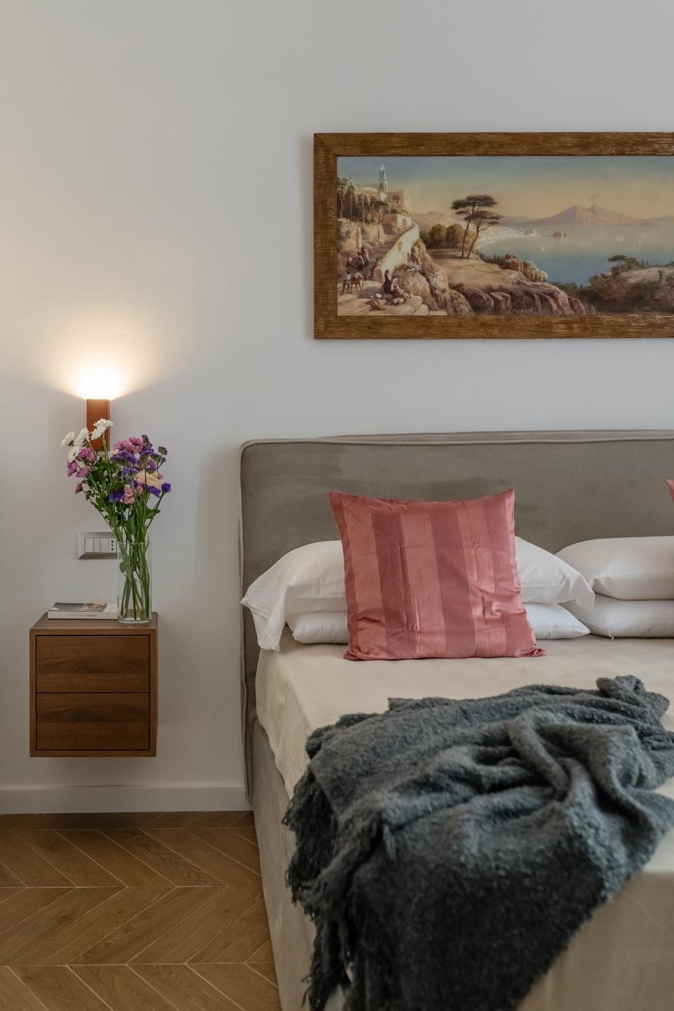 B1flat Mergellina - *
