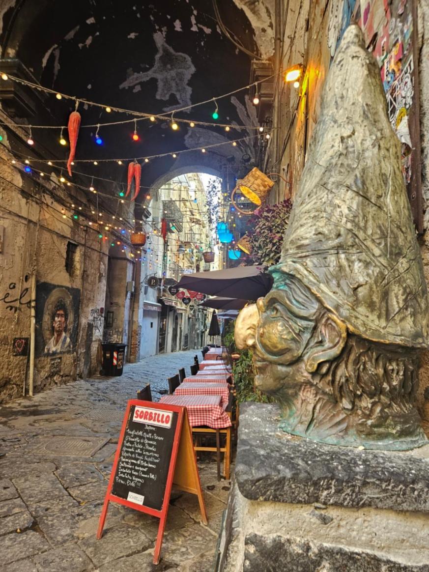 Niloufar * Naples