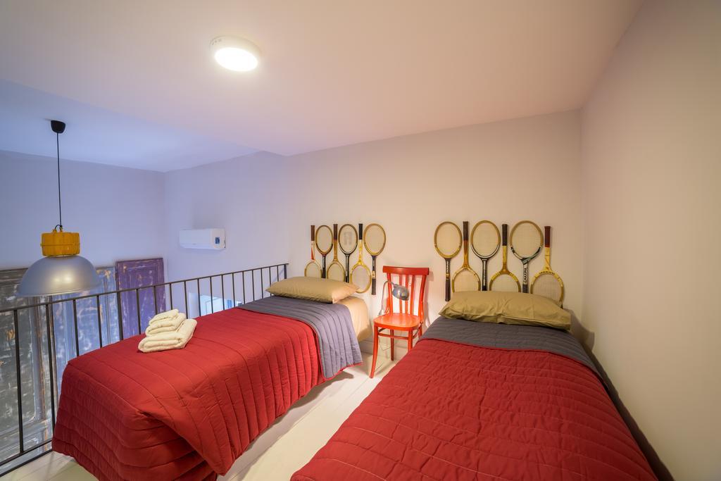 Bed & Breakfast The Foria House By House In *