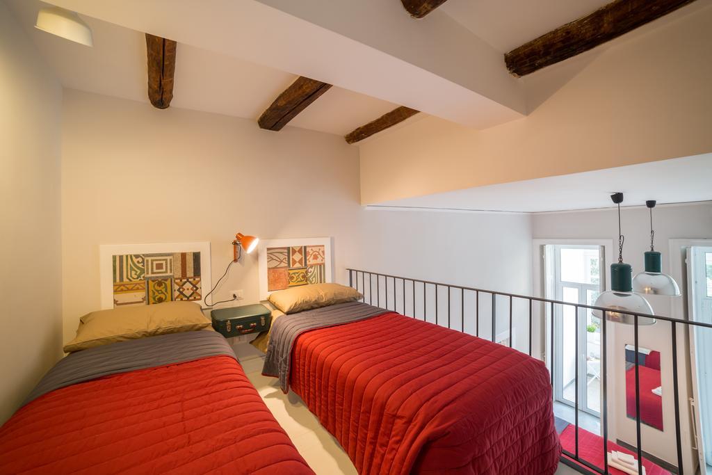 Bed & Breakfast The Foria House By House In *
