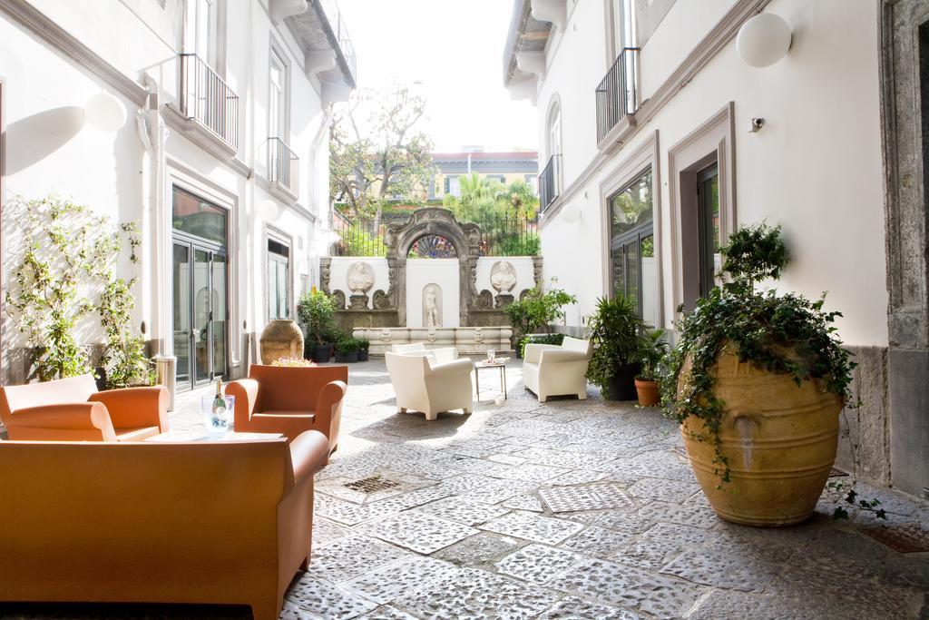 Piazza Bellini & Hotel Naples