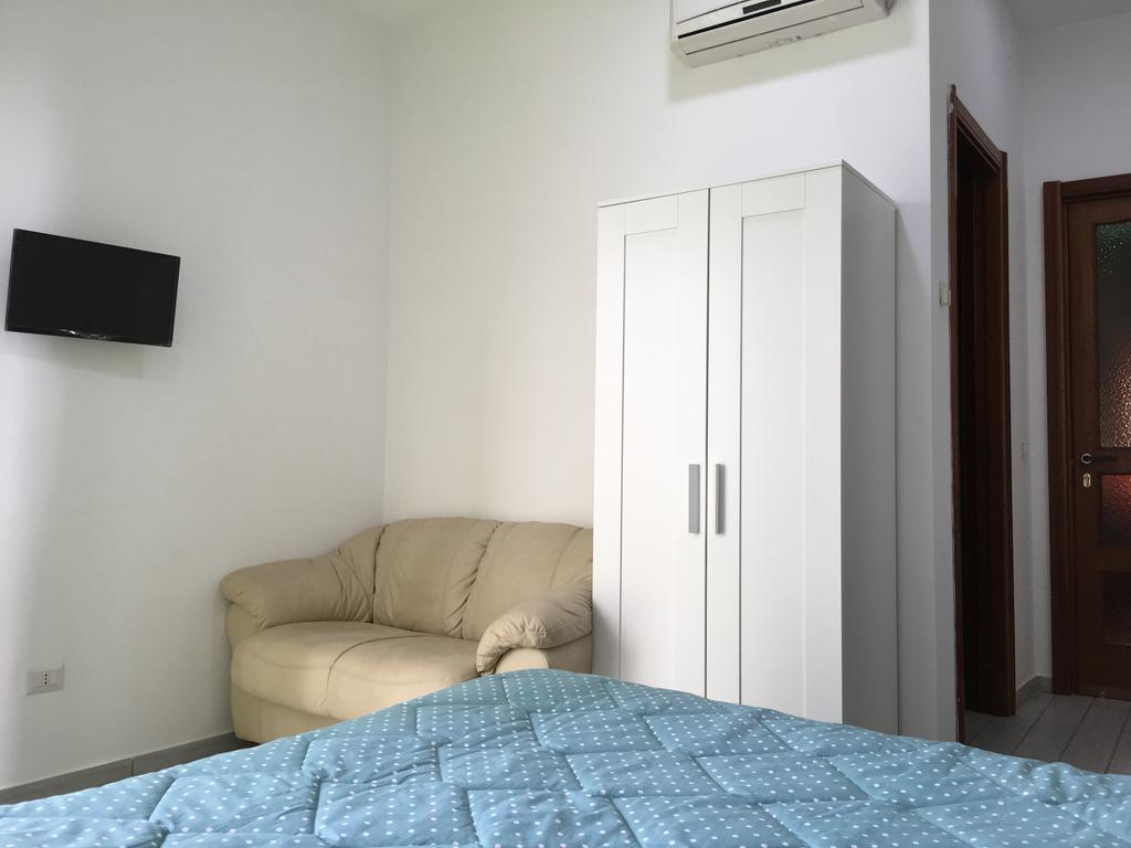 Floor Rentrooms 3* Naples