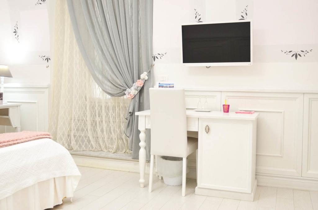 Domus Rosa Bed & Breakfast *