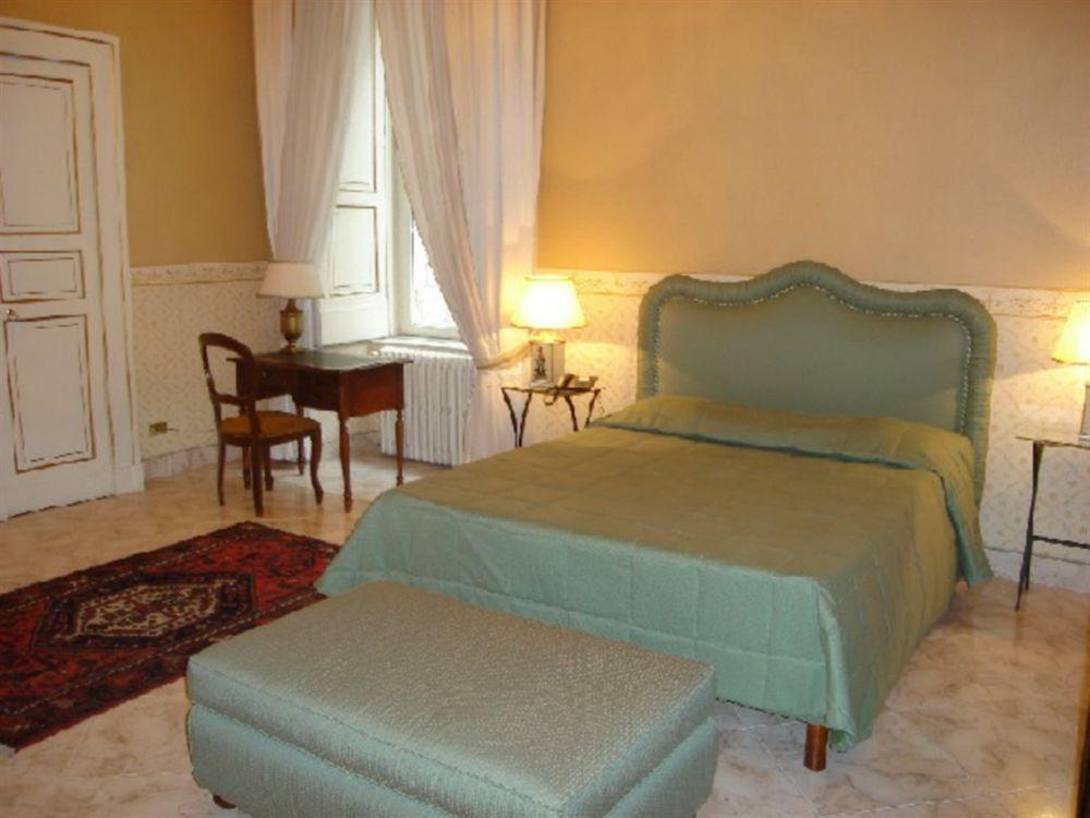 Hotel Napolimia Boutique 4*