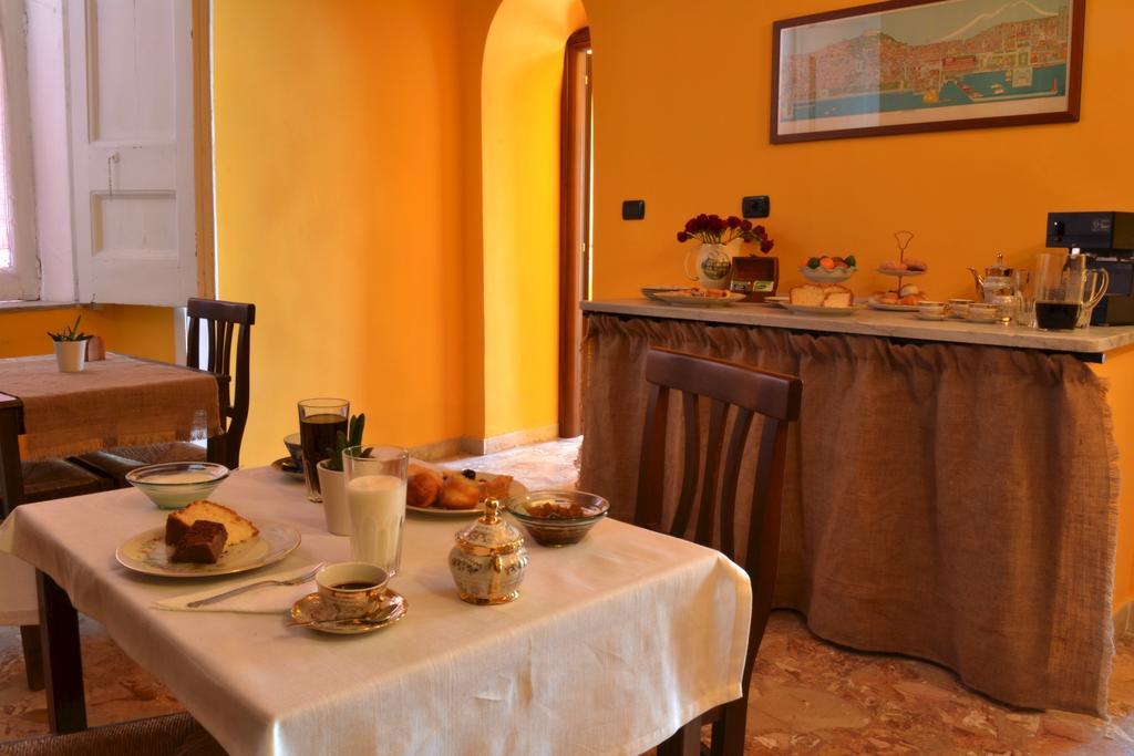 Bed & Breakfast A Casa Di Mamma Naples