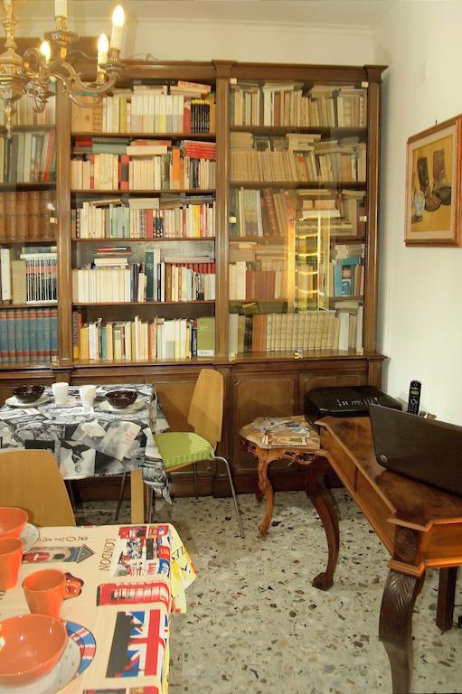 Bibliotechina Naples
