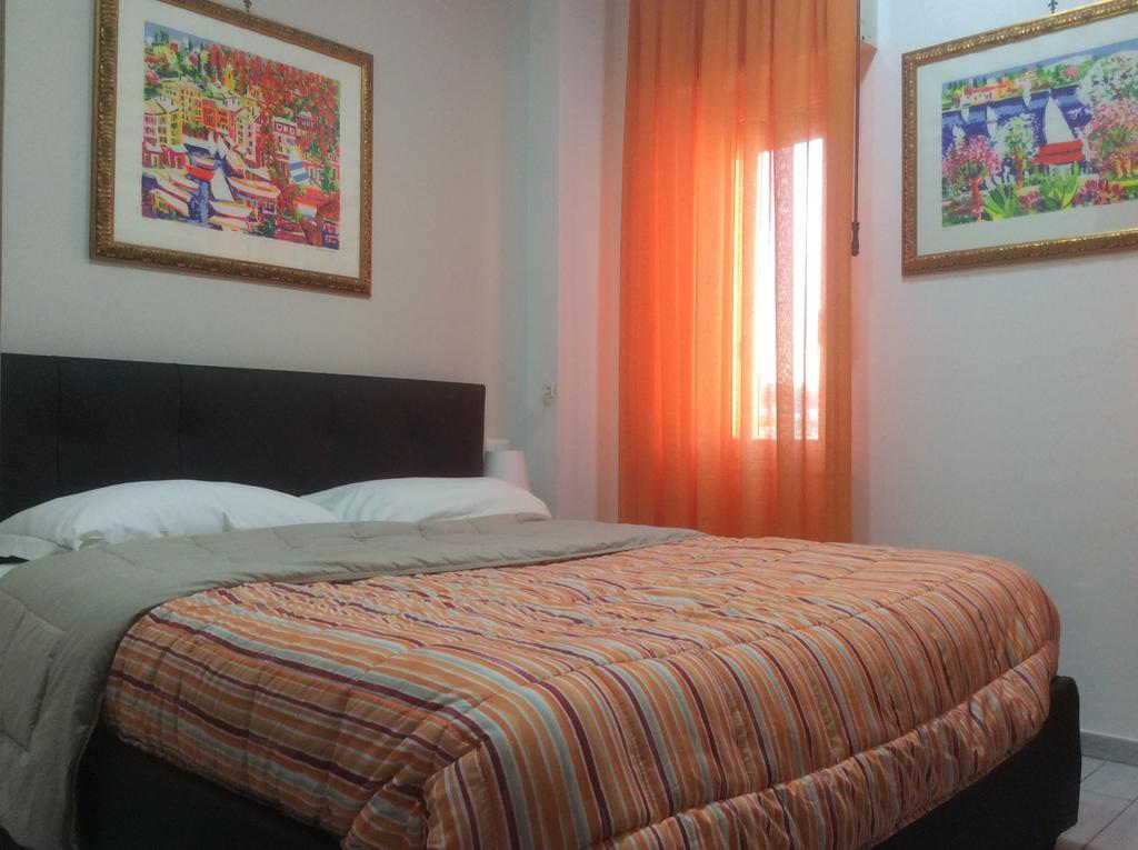 Floor Rentrooms Naples