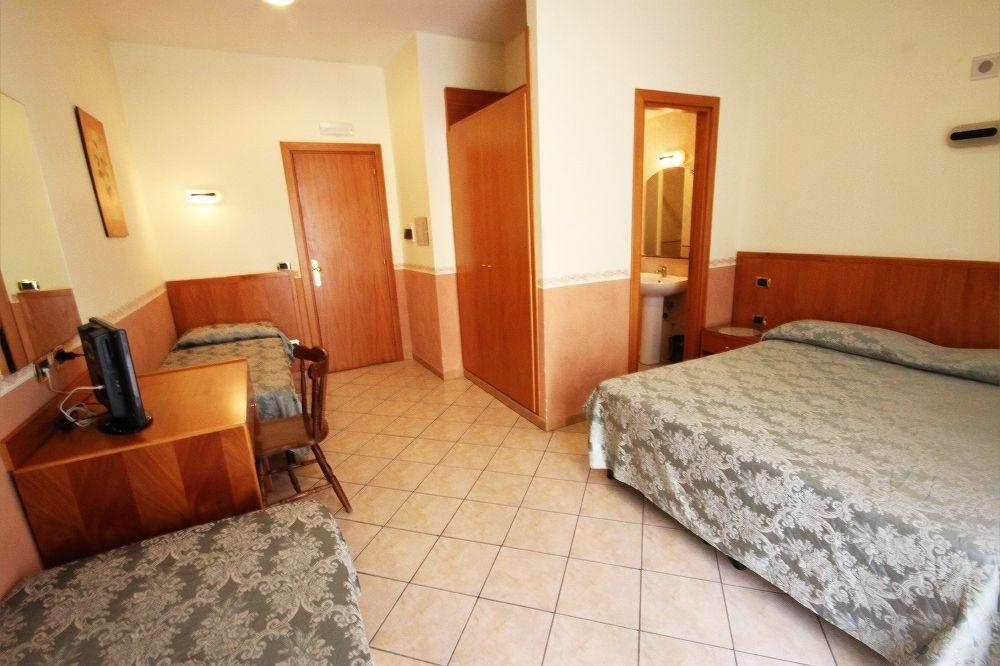Hotel Zara 2*