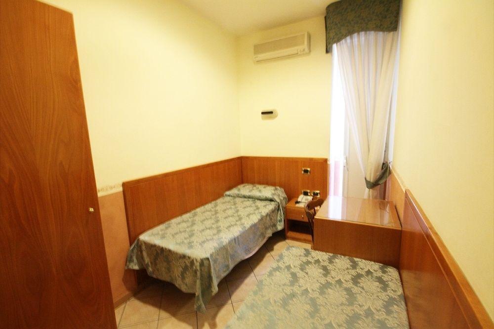 Hotel Zara 2*