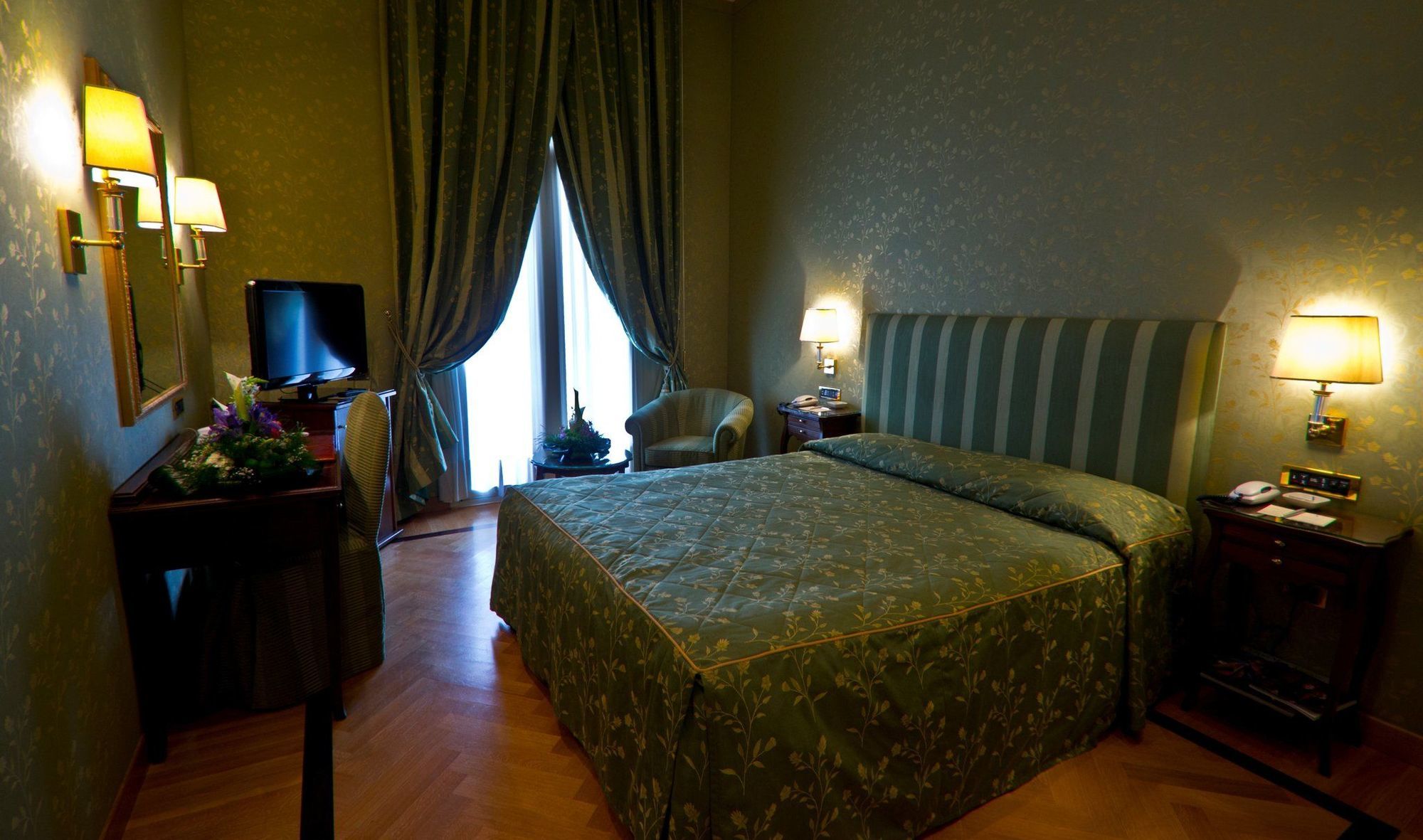 Hotel Grand Vesuvio 5*