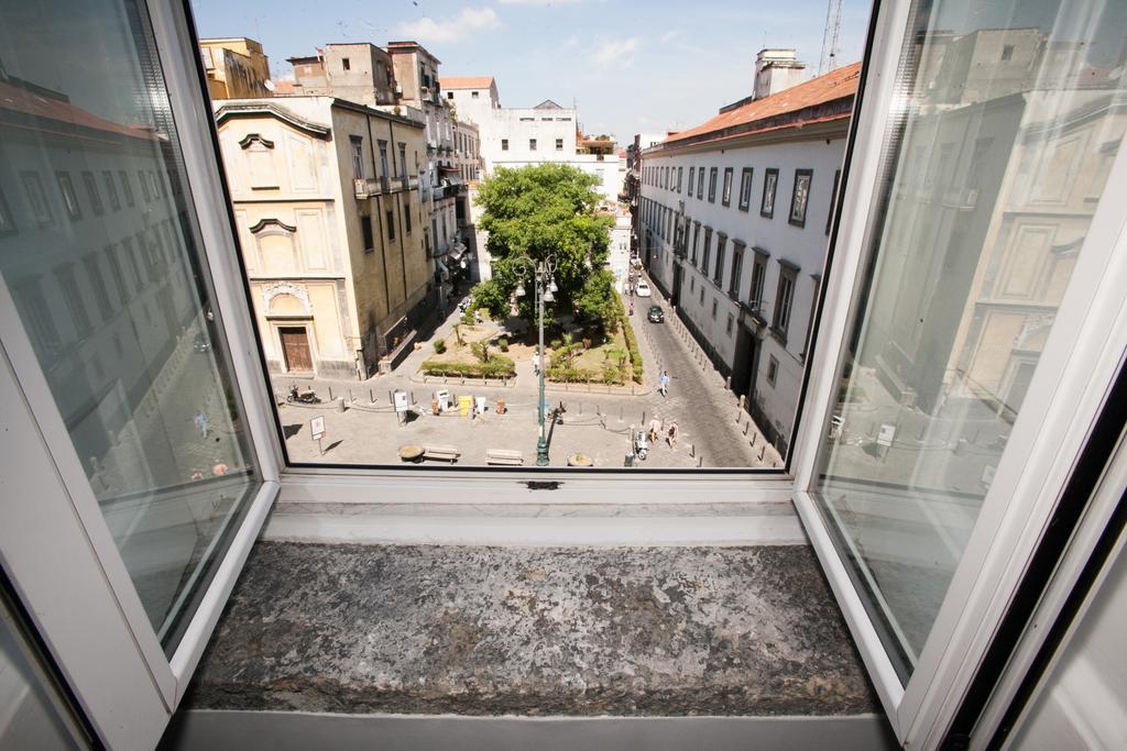 Largo Donnaregina Apartment *