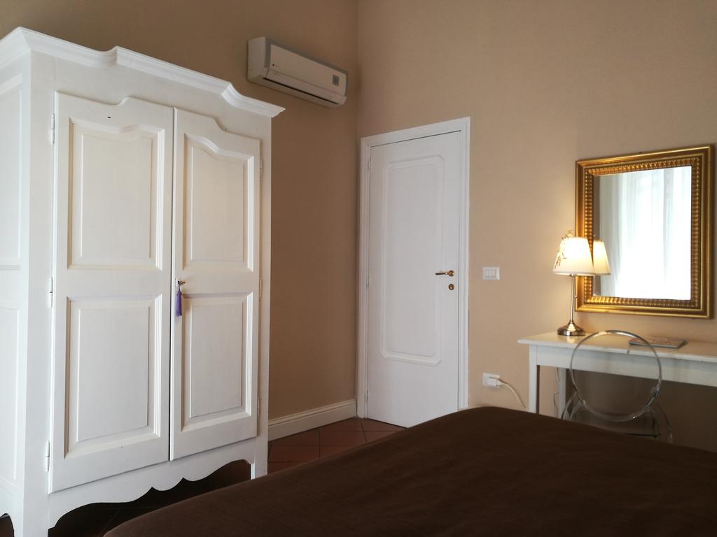 Bed Morelli 49 , Chiaia 2* Naples