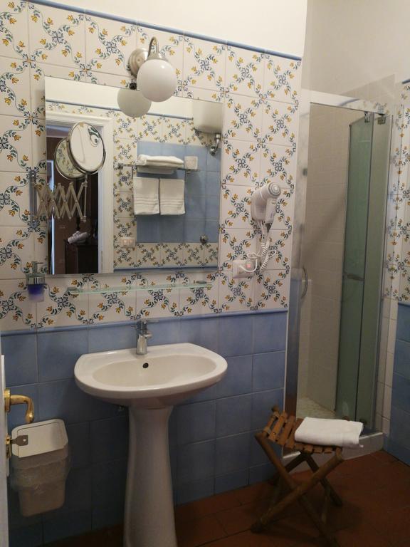 Bed Morelli 49 , Chiaia Bed & Breakfast