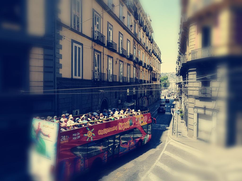 Bed Morelli 49 , Chiaia Bed & Breakfast Naples