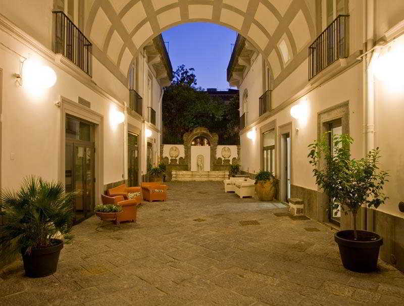 Piazza Bellini & Hotel Naples