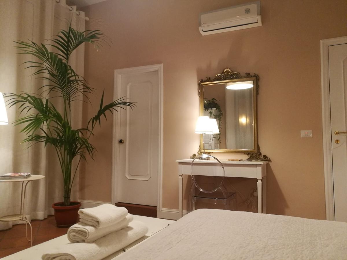 Bed & Breakfast Bed Morelli 49 , Chiaia 2*