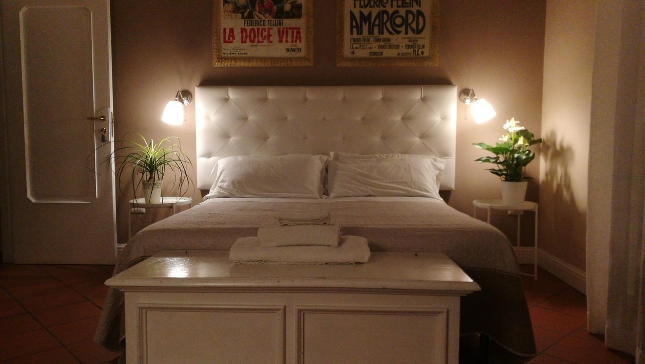 Bed Morelli 49 , Chiaia Bed & Breakfast Naples