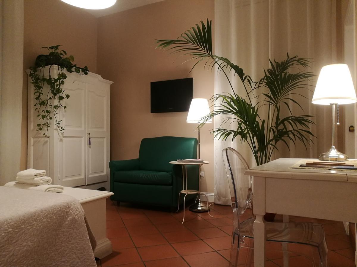 Bed & Breakfast Bed Morelli 49 , Chiaia 2*