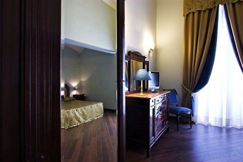 Decumani De Charme Hotel 4*