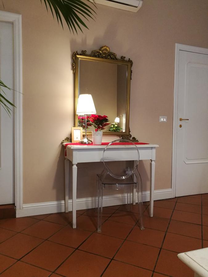 Bed Morelli 49 , Chiaia Bed & Breakfast Naples