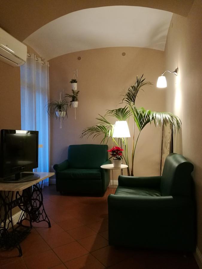 Bed Morelli 49 , Chiaia Bed & Breakfast Naples