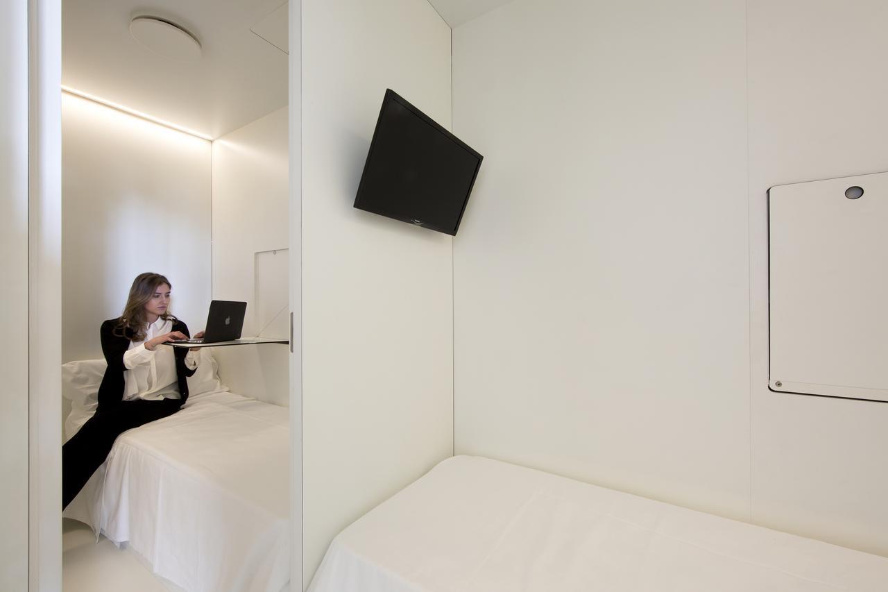 Capsule hotel Bed & Boarding 2*