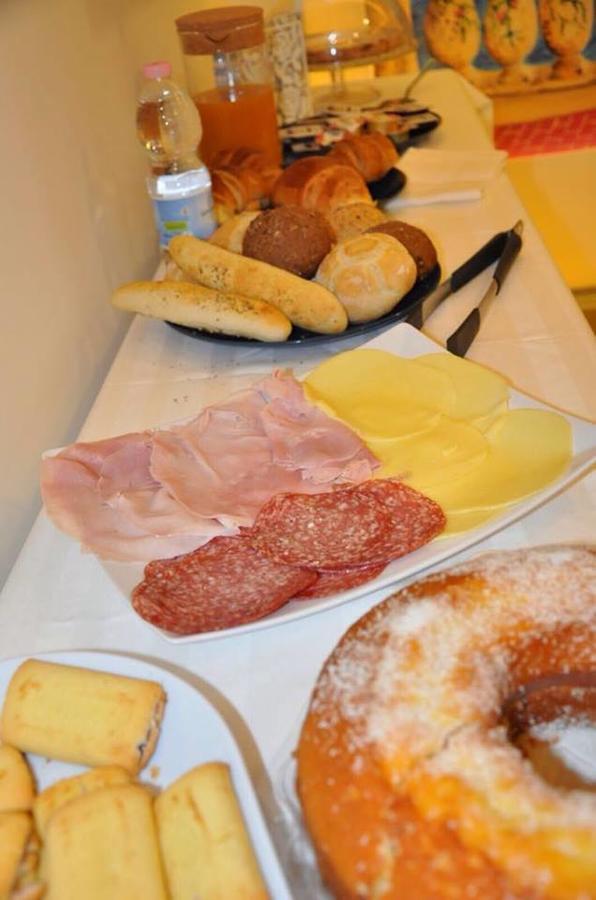 Chiaia 216 Bed & Breakfast 2*